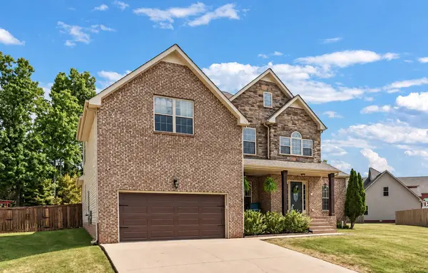 105 Ridgepoint Ct, Clarksville, TN 37040