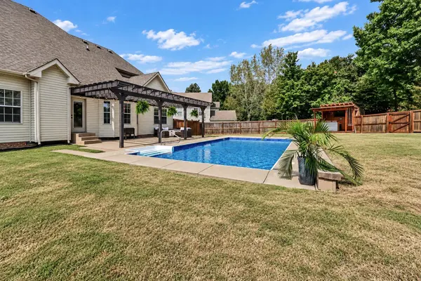 105 Ridgepoint Ct, Clarksville, TN 37040