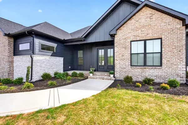 2 Pace Rd, Clarksville, TN 37043