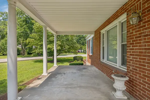 201 Avondale Dr, Franklin, TN 37064