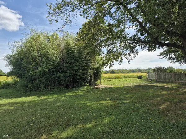 6957 N 300 E, Whiteland, IN 46184