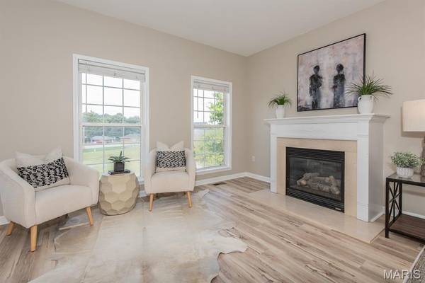 6 Robinson Circle DR, St Louis, MO 63136