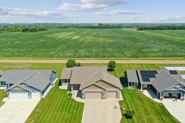 1381 Robert Creek Curve, Belle Plaine, MN 56011