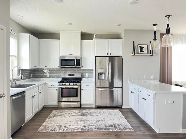 1679 Windigo LN, Shakopee, MN 55379