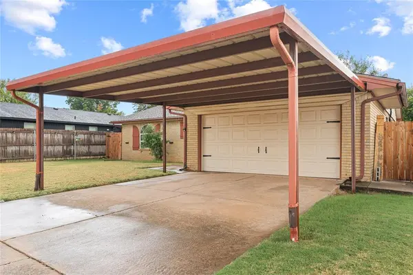814 Cherrywood LN, Yukon, OK 73099