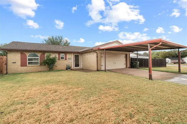 814 Cherrywood LN, Yukon, OK 73099