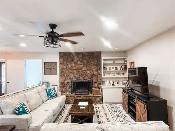 2112 Oakvista CIR, Norman, OK 73071