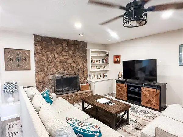 2112 Oakvista CIR, Norman, OK 73071