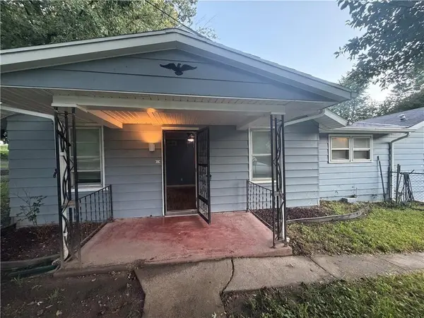 1516 E Highland AVE, St Joseph, MO 64505