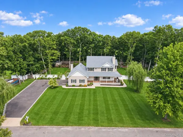 7 Sander CT, Middle Island, NY 11953