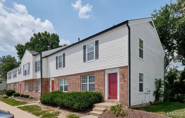 61 Woodlake CT, Lake St Louis, MO 63367