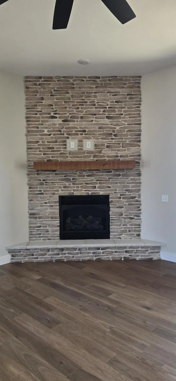 1388 E Walnut ST, Bolivar, MO 65613