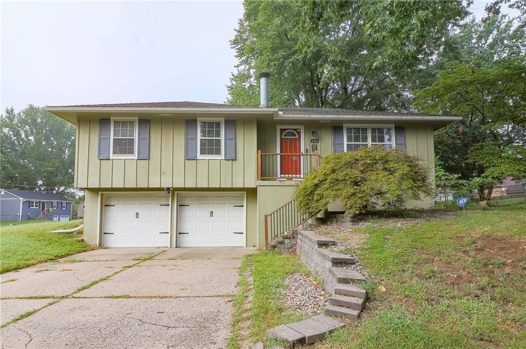 1315 SE Alice ST, Blue Springs, MO 64014