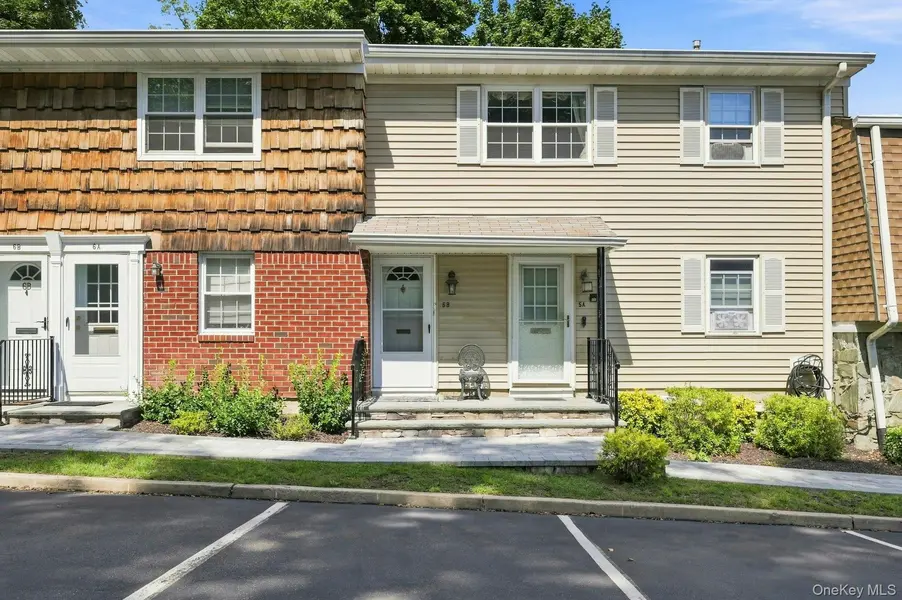4 Anchorage LN #5B, Oyster Bay, NY 11771