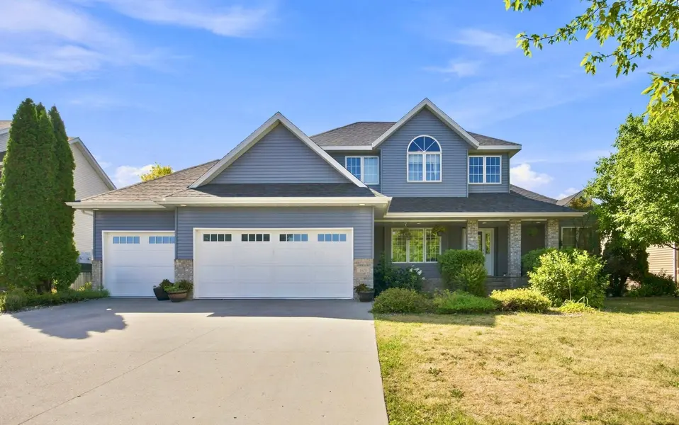 609 Lexington LN, Moorhead, MN 56560