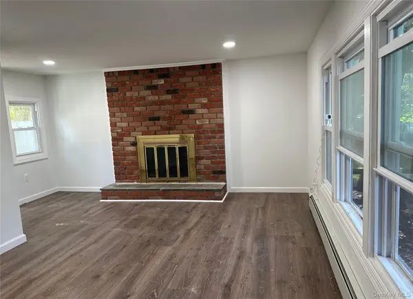 10 Barclay RD, Mastic Beach, NY 11951