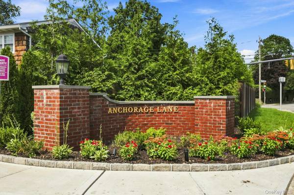 4 Anchorage LN #5B, Oyster Bay, NY 11771