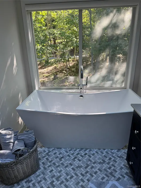 2 Little CT, East Hampton, NY 11937