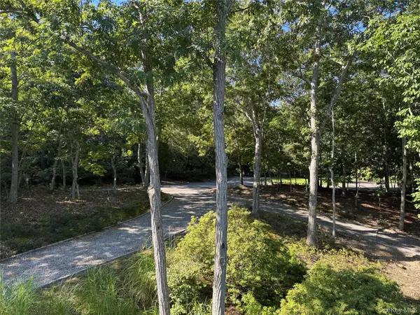 2 Little CT, East Hampton, NY 11937