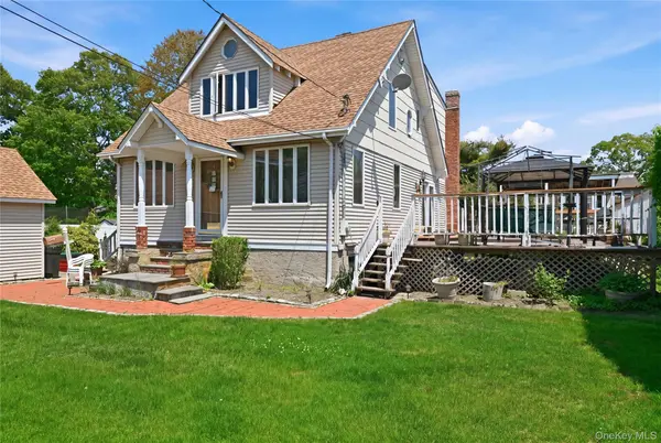418 Myrtle AVE, West Islip, NY 11795
