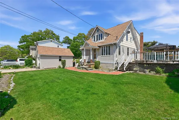 418 Myrtle AVE, West Islip, NY 11795