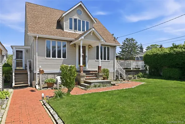 418 Myrtle AVE, West Islip, NY 11795
