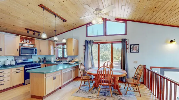 535 Humphrey Cr, Grand Marais, MN 55604