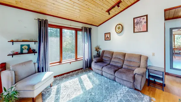535 Humphrey Cr, Grand Marais, MN 55604