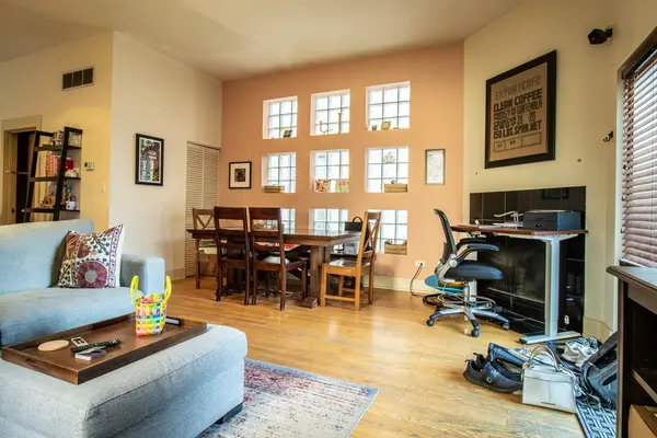 2007 W Evergreen AVE #1R, Chicago, IL 60622
