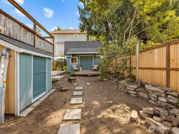 1216 Dayton Ave NE, Renton, WA 98056