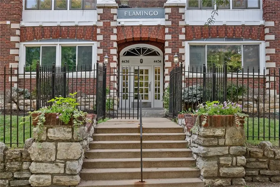 4434 J C Nichols Pkwy #2N, Kansas City, MO 64111