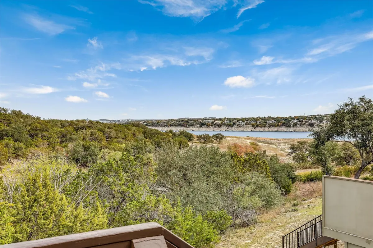 125 Comanche PT, Point Venture, TX 78645