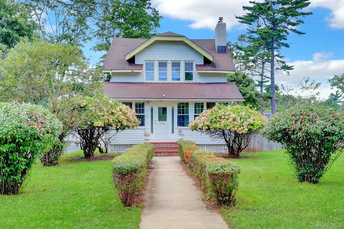 30 Brentwood Pkwy, Brentwood, NY 11717