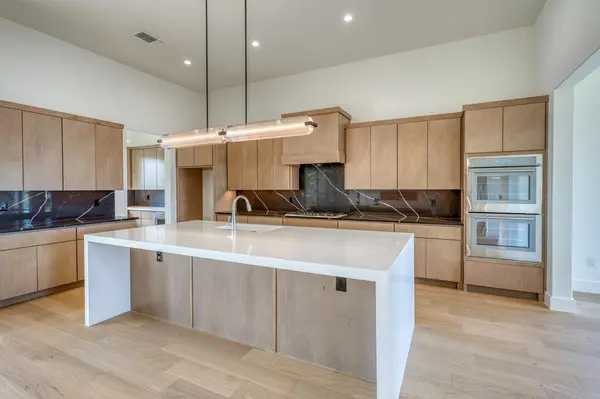 126 Via Roma CT, Horseshoe Bay, TX 78657