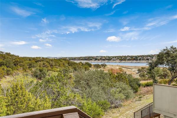 125 Comanche PT, Point Venture, TX 78645
