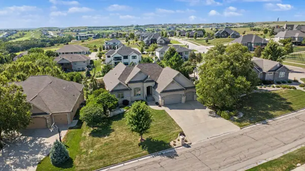 3705 Hawthorne Woods TER, Manhattan, KS 66503