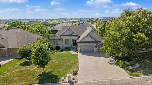 3705 Hawthorne Woods TER, Manhattan, KS 66503