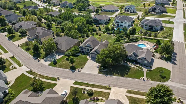 3705 Hawthorne Woods TER, Manhattan, KS 66503