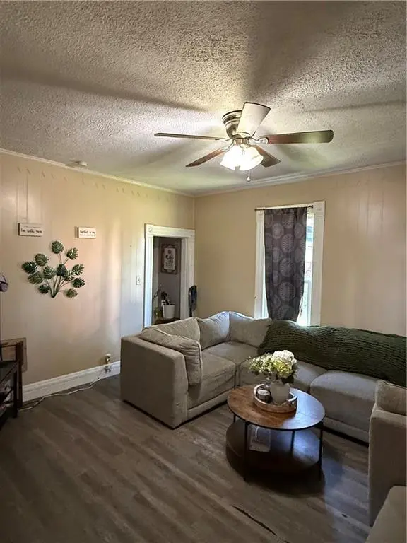 300 NE 1st ST, Hardin, MO 64035