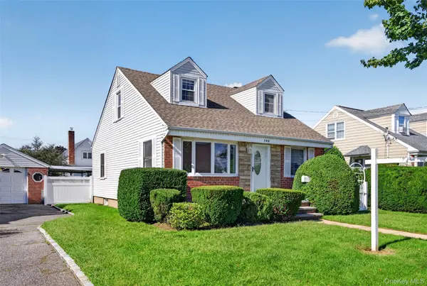 188 Arlington ST, Mineola, NY 11501