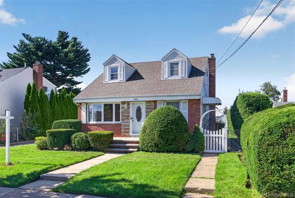 188 Arlington ST, Mineola, NY 11501