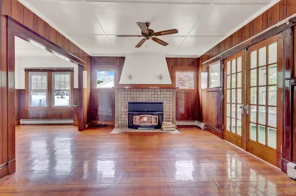 30 Brentwood Pkwy, Brentwood, NY 11717