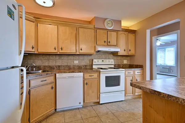 850 S Lorraine RD S #3E, Wheaton, IL 60189
