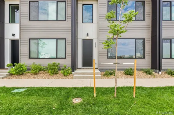 921 Edge CIR, Longmont, CO 80501