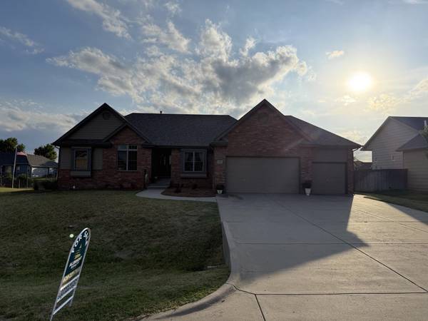 1601 E Fallbrook, Park City, KS 67147