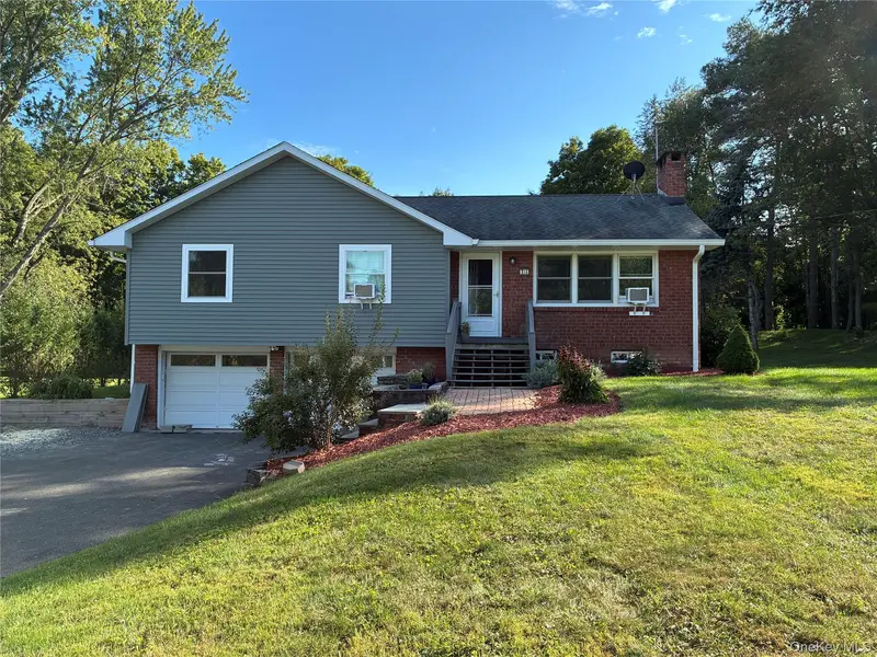18 Aspinwall RD, Red Hook, NY 12571
