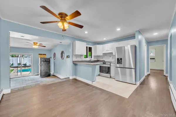 43 Horton ST, West Islip, NY 11795
