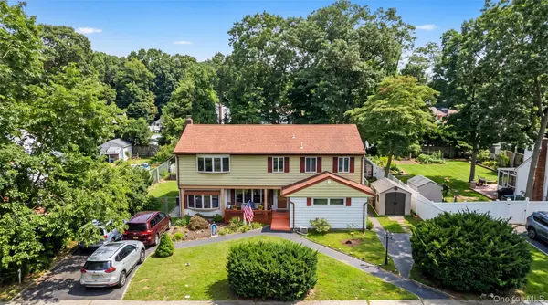 43 Horton ST, West Islip, NY 11795