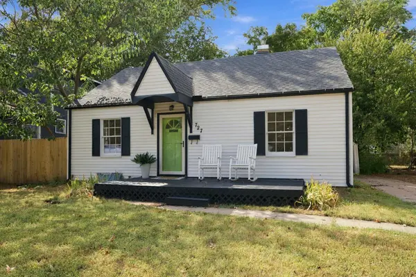 727 S Volutsia Ave, Wichita, KS 67211-2936