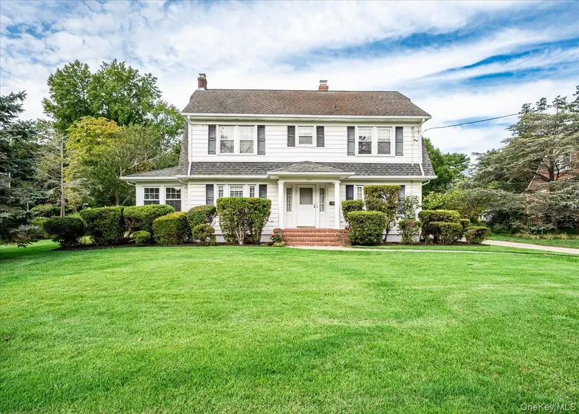 132 Washington AVE, Patchogue, NY 11772